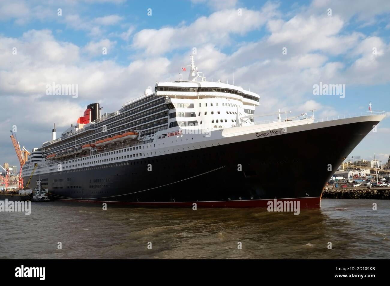 Queen Mary Cruise liner Brooklyn Harbour New York USA United States of America Stock Photo