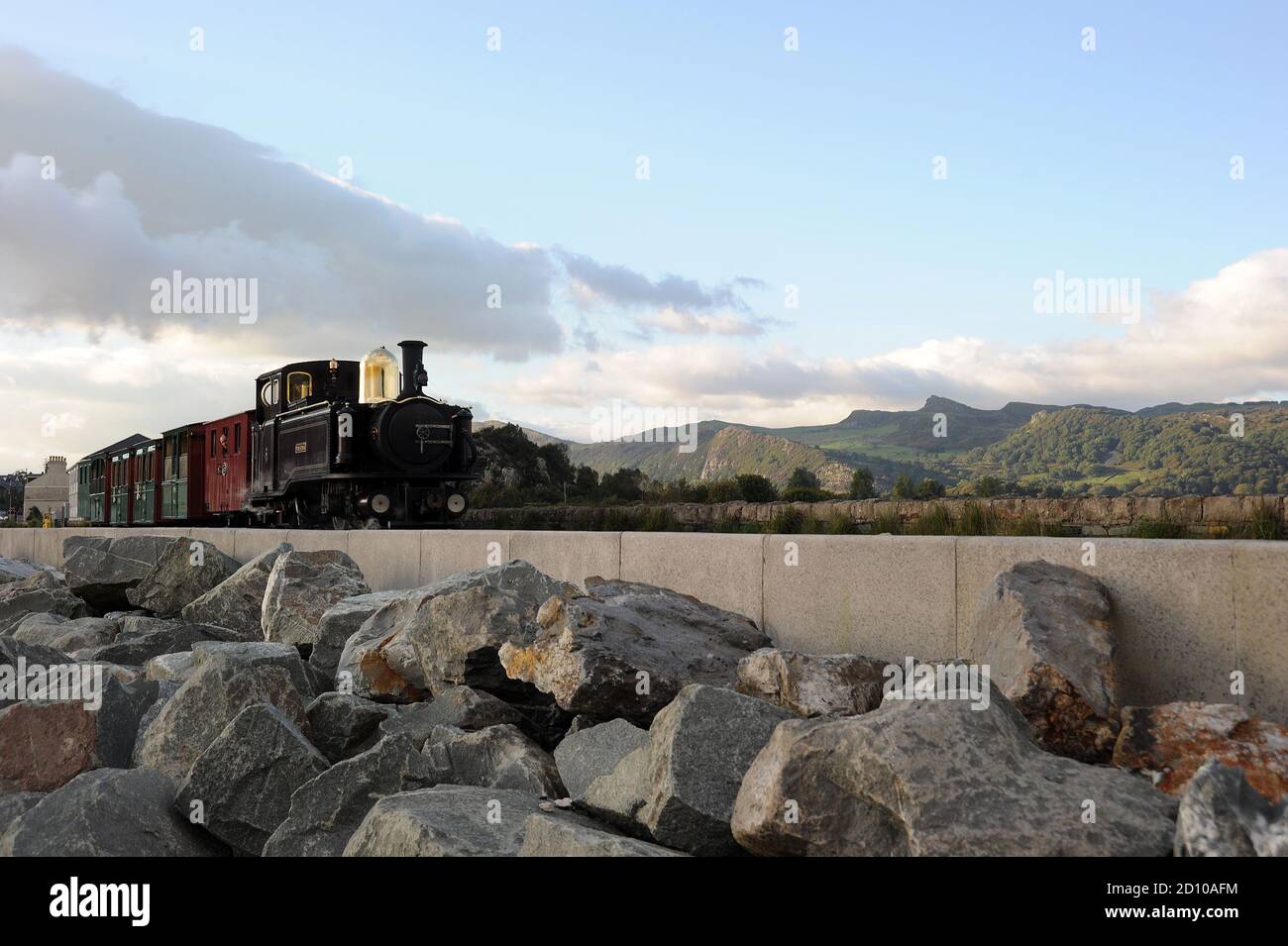 'Taliesin' crossing The Cob with a train for Minffordd. Stock Photo