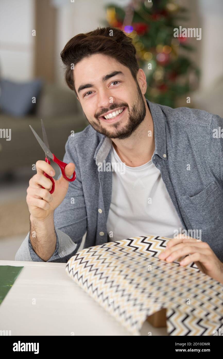 Wrapping Paper Man Hands cutting wrapping paper hi-res stock photography and images - Alamy