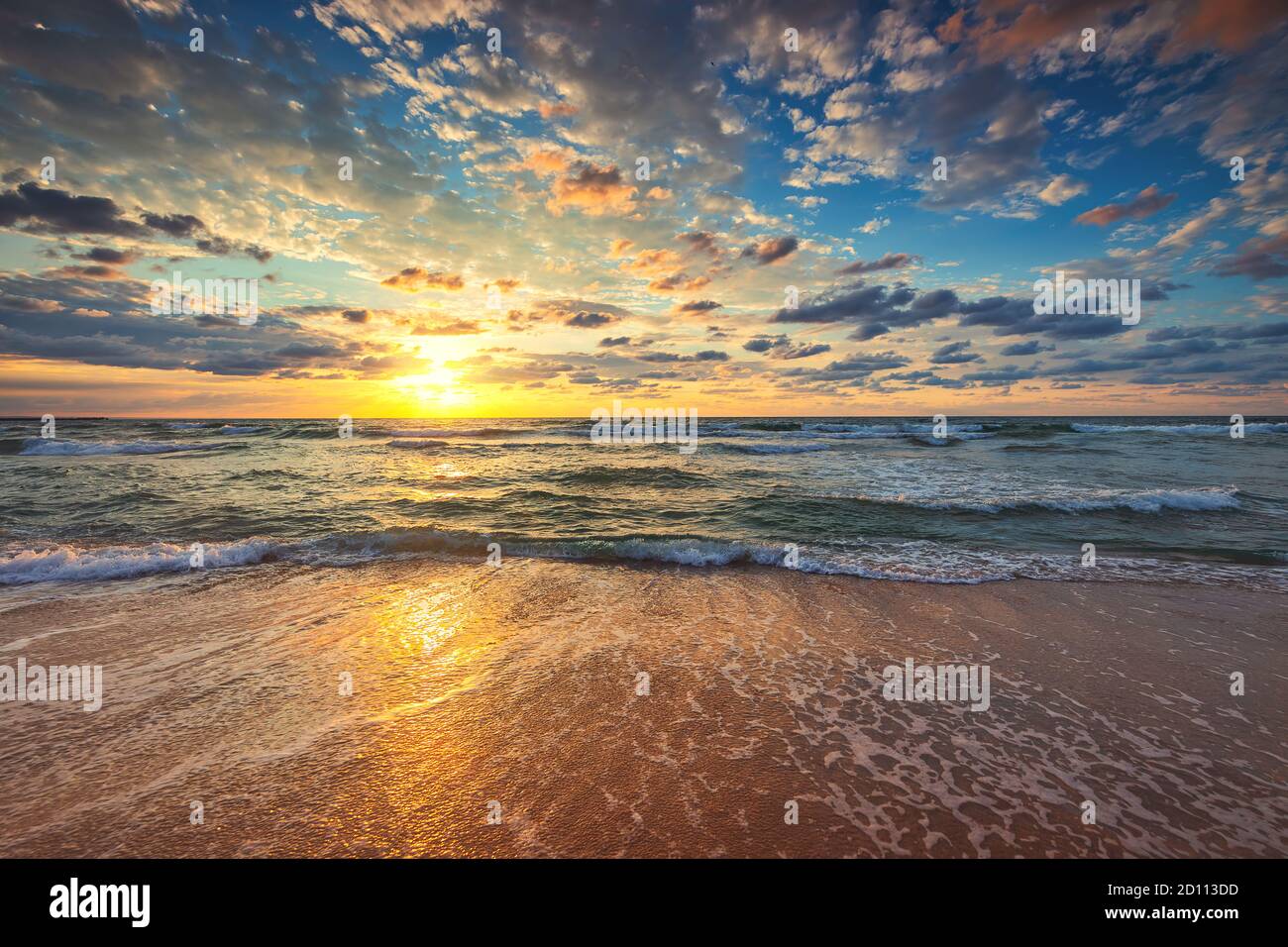 Beach sunrise over the tropical sea Stock Photo - Alamy