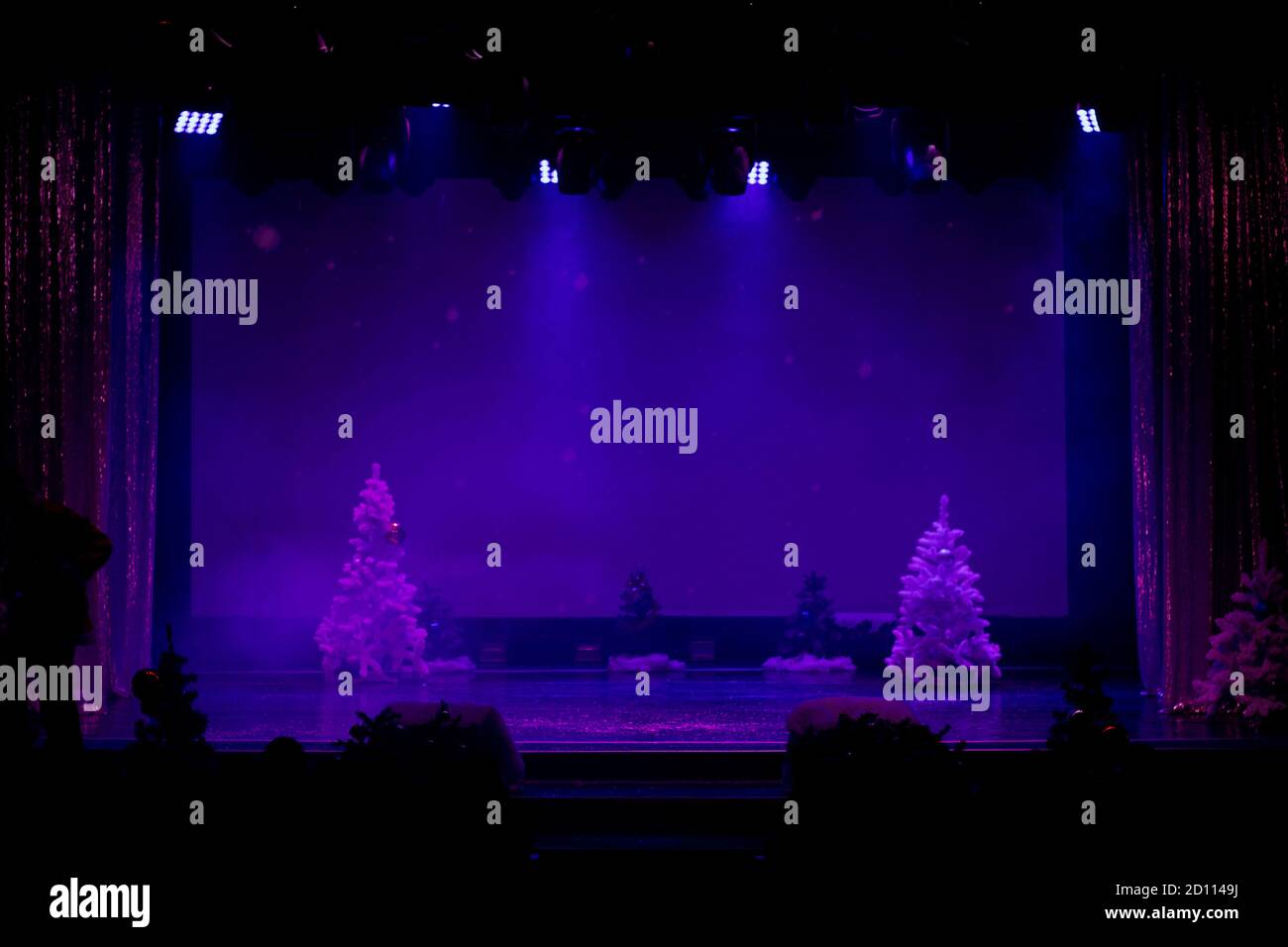 Empty theatre before show hi-res stock photography and images - Alamy