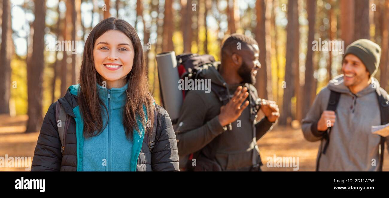 Black friends hiking hi-res stock photography and images - Alamy