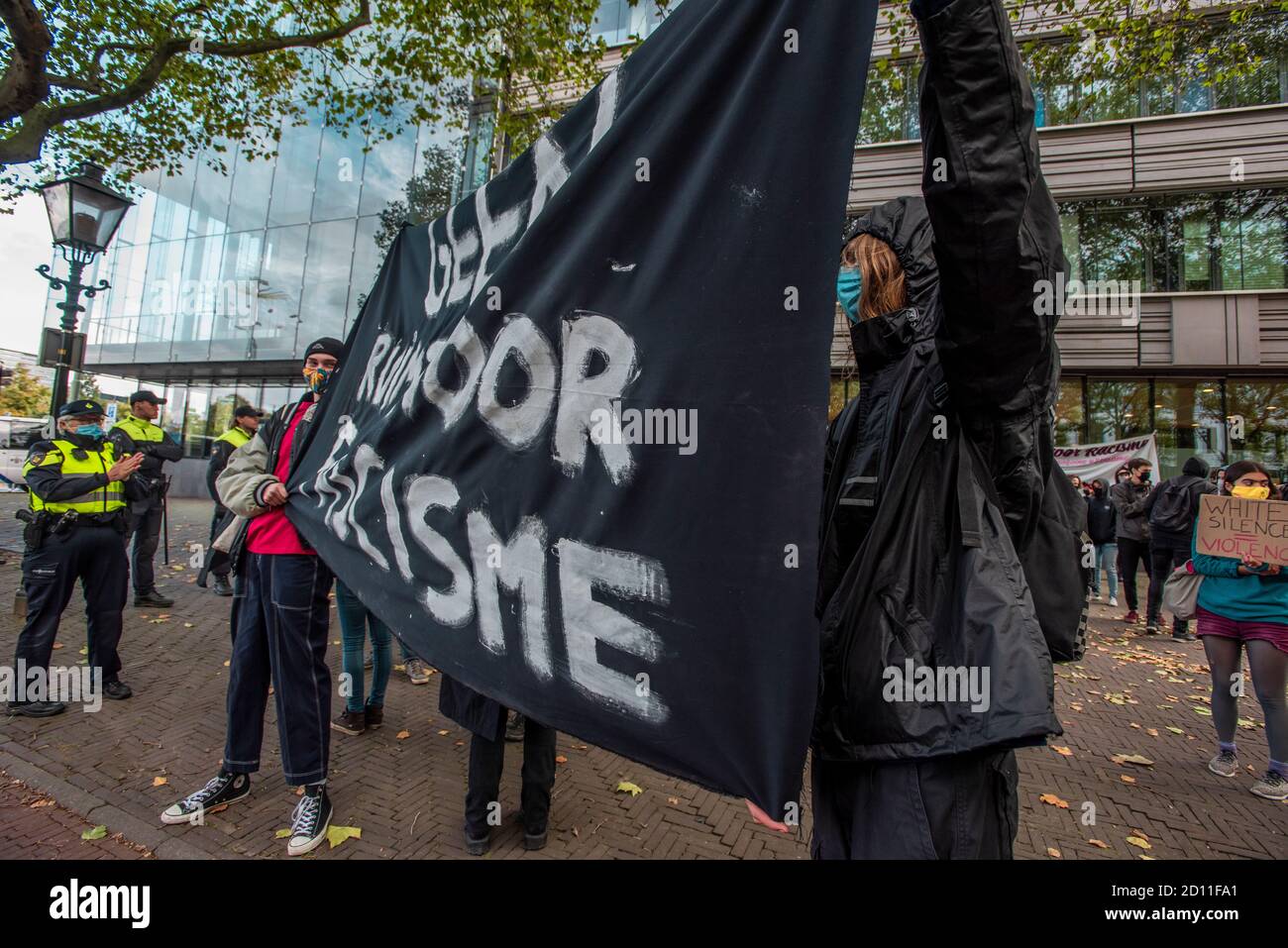 Poles Apart High Resolution Stock Photography And Images Alamy alamy