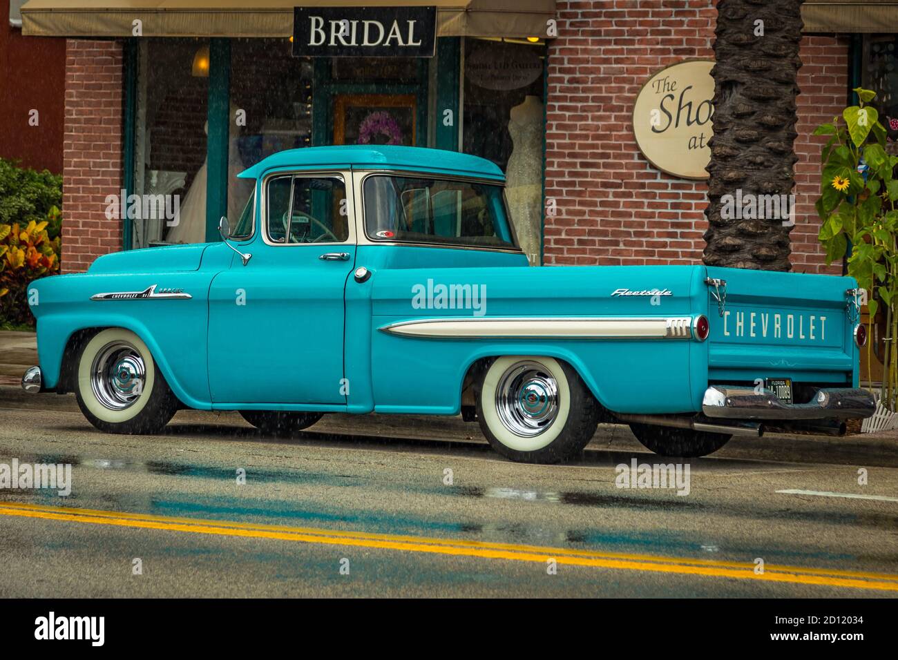 New Smyrna Beach Fl August 12 17 1959 Chevrolet Apache 3100 Fleetside At The Canal Street Car Show In The Rain Stock Photo Alamy New Smyrna Beach Fl August 12 17 1959 Chevrolet Apache 3100 Fleetside At The Canal Street Car Show In The Rain Stock Photo Alamy