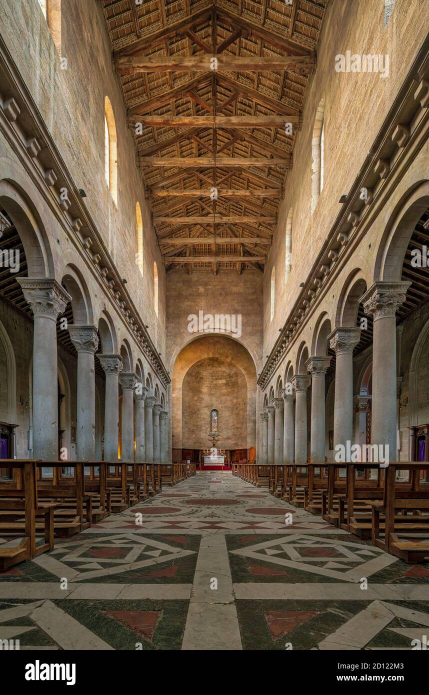 Duomo of Viterbo, Italy. 12th Century Romanesque Interior of the Cathedral of San Lorenzo, Viterbo, Lazio, Italy. Stock Photo