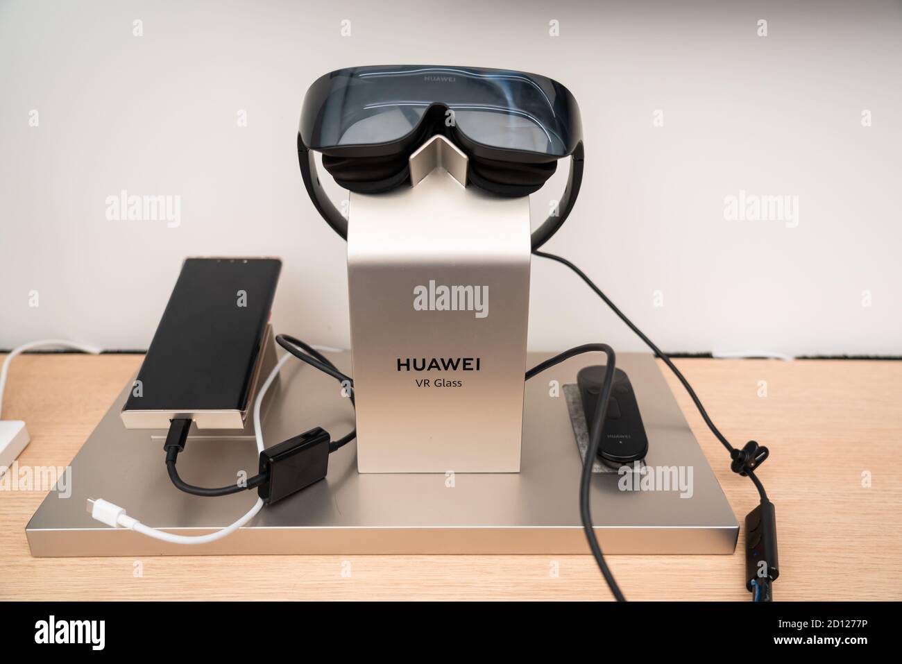 Huawei VR Glass seen at the Huawei Global Flagship Store in Shenzhen Stock  Photo - Alamy