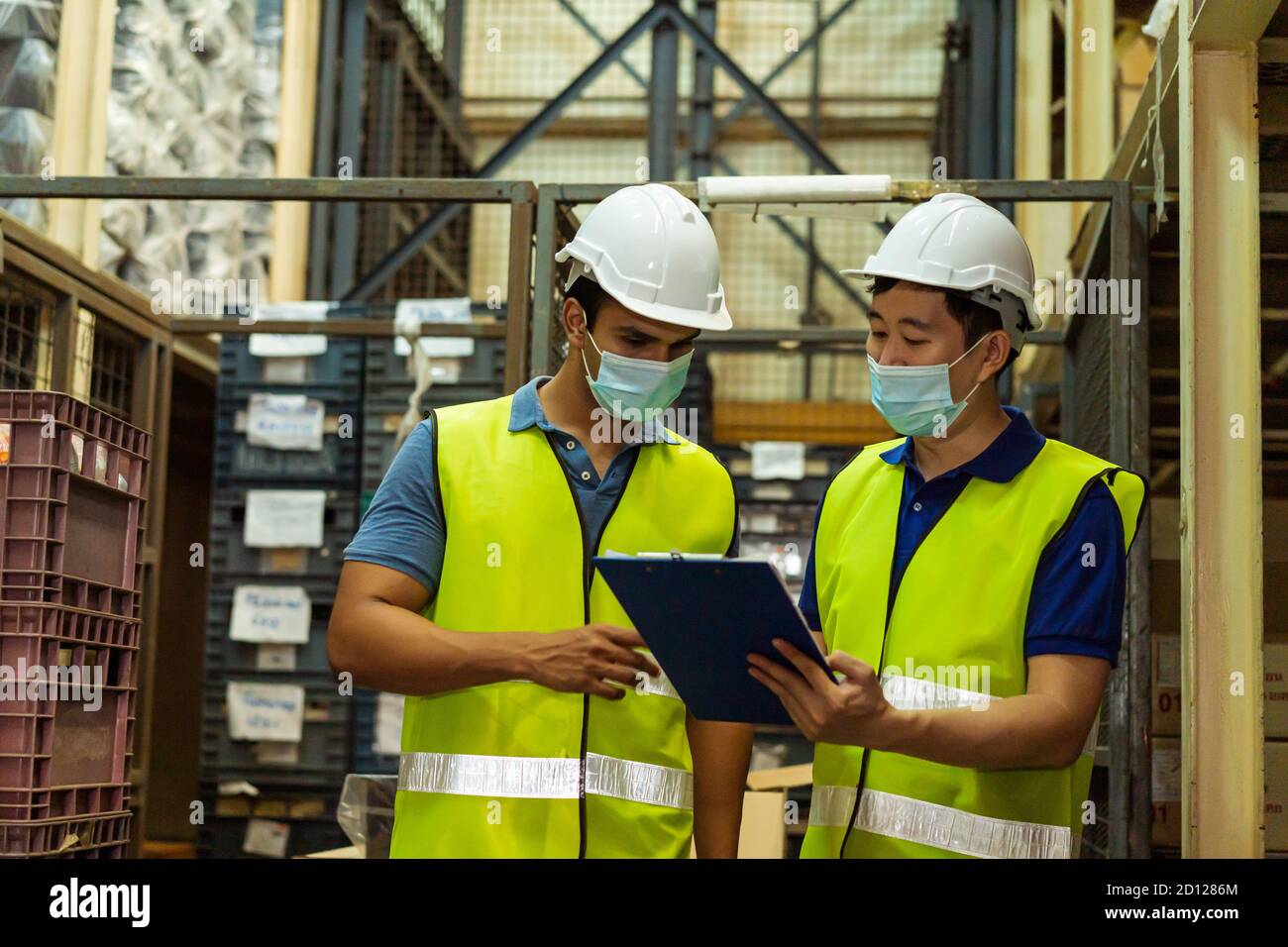Page 2 Warehouse People Ethnic High Resolution Stock Photography And Images Alamy