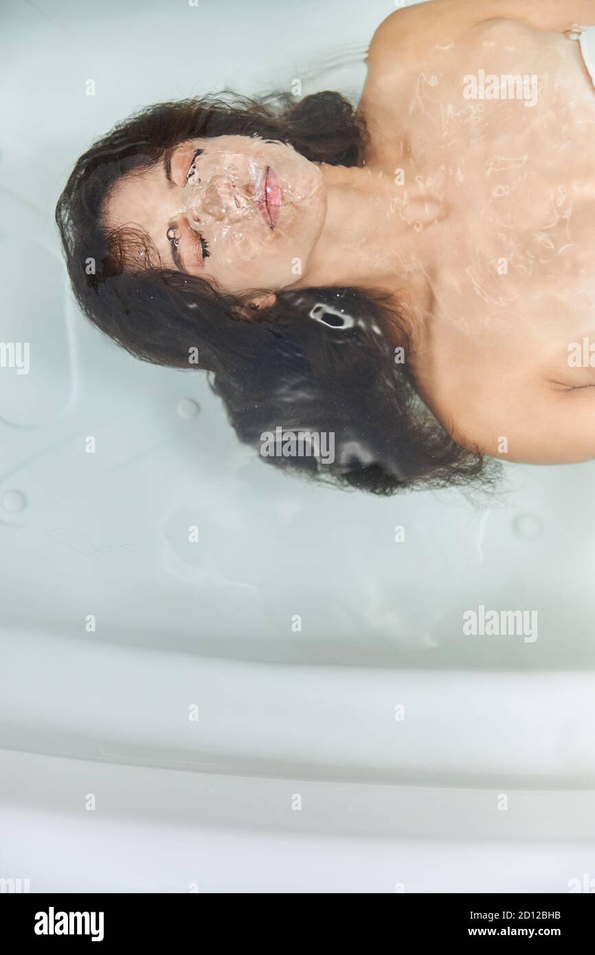 Bathtub underwater hires stock photography and images Alamy