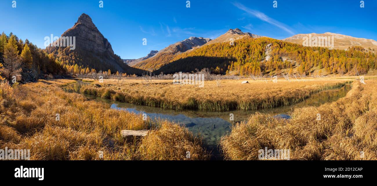 Lac des Sagnes in Autumn with the La Tour des Sagnes pyramidal shaped mountain. Mercantour National Park, Ubaye Valley, Alpes de Haute Provence. Stock Photo