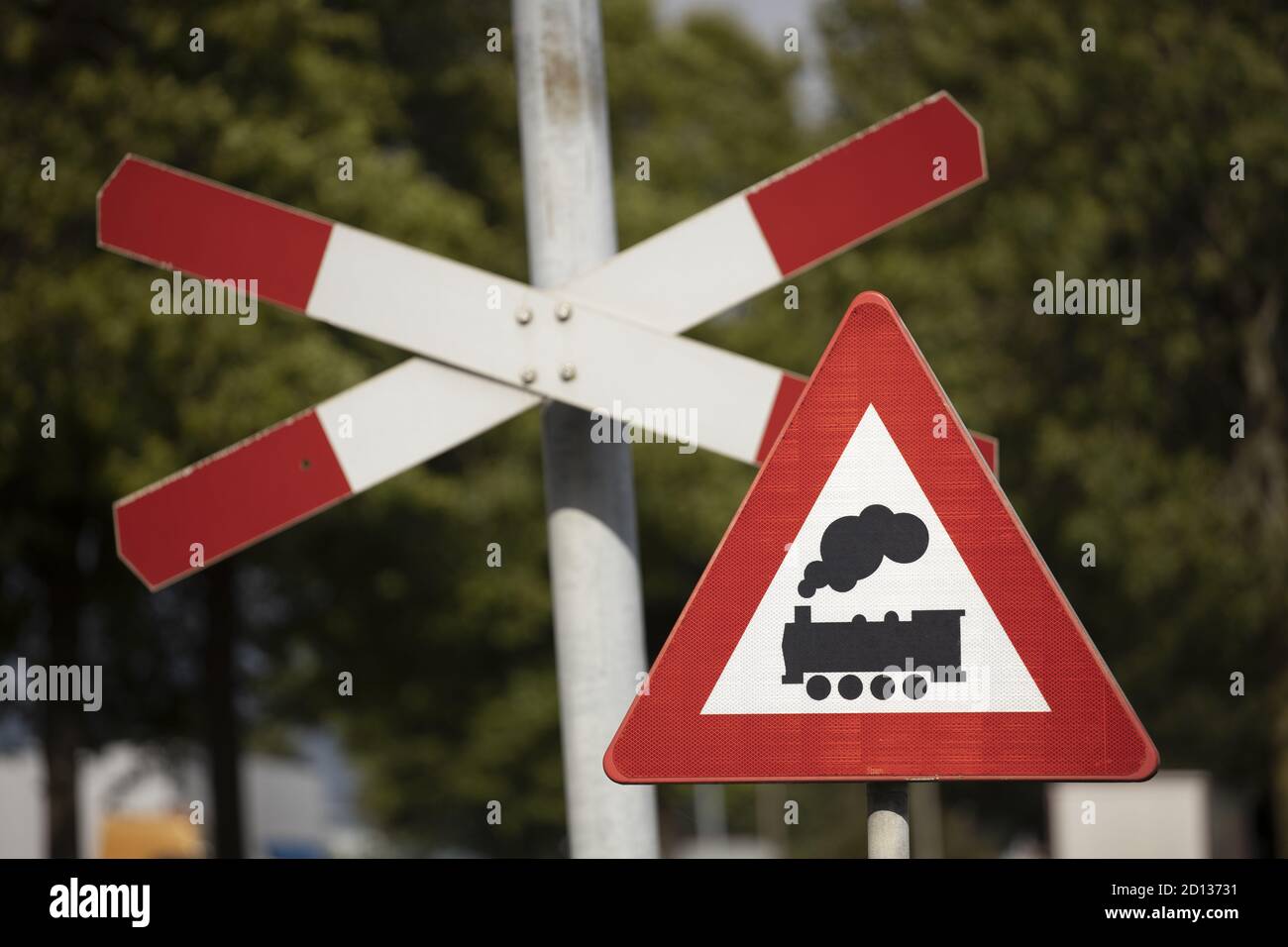 Railroad Crossing Sign Illustration High Resolution Stock Photography And Images Alamy Railroad Crossing Sign Illustration High Resolution Stock Photography And Images Alamy