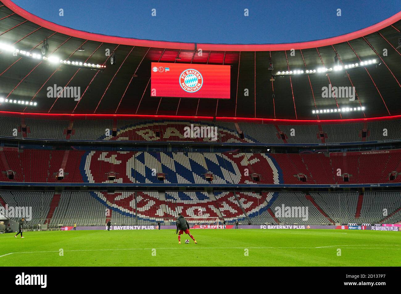 Football Munich - Hertha, Munich Oct 04, 2020. Allianz Arena inside, Beleuchtung FC BAYERN MUENCHEN - HERTHA BSC BERLIN 4-3 1.German Soccer League , Munich, October 04, 2020. Season 2020/2021, match day 03, FCB, München, Munich © Peter Schatz / Alamy Live News - DFL REGULATIONS PROHIBIT ANY USE OF PHOTOGRAPHS as IMAGE SEQUENCES and/or QUASI-VIDEO - Stock Photo