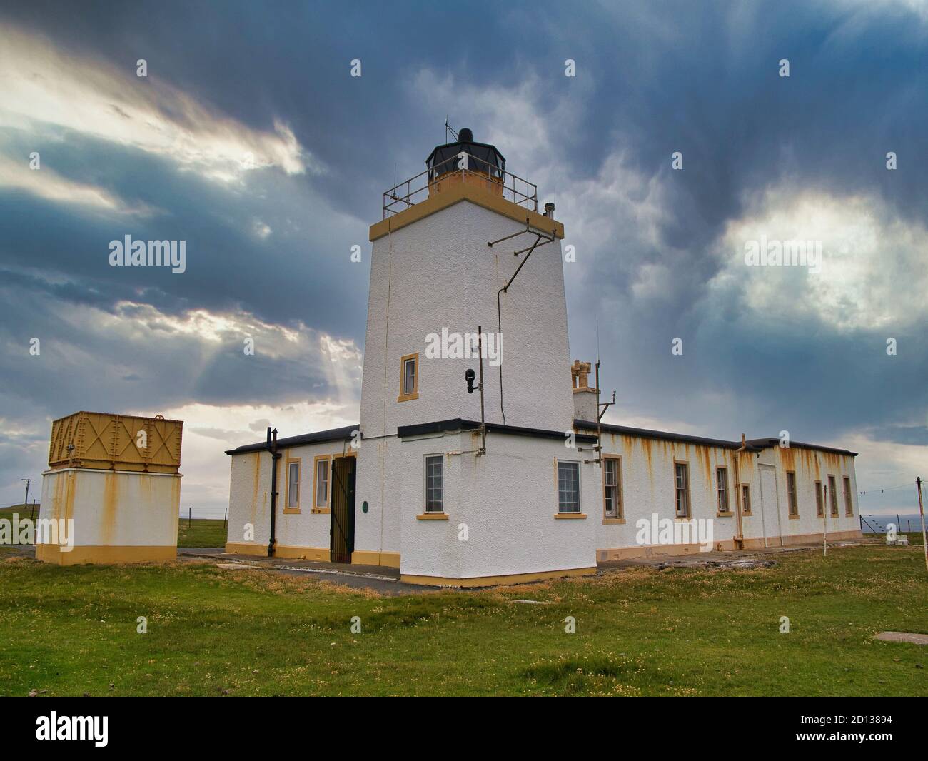 Eshaness Lighthouse in Northmavine, Shetland, Scotland, UK - built by David Alan Stevenson, one of the 'lighthouse' Stevensons, between 1925 and 1929. Stock Photo