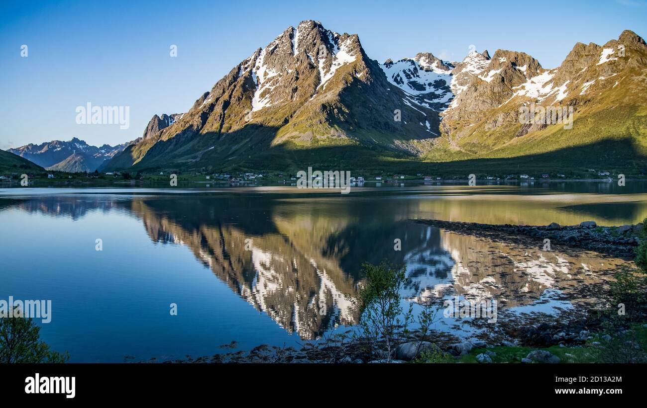 Beautiful mountain lake reflection hi-res stock photography and images ...
