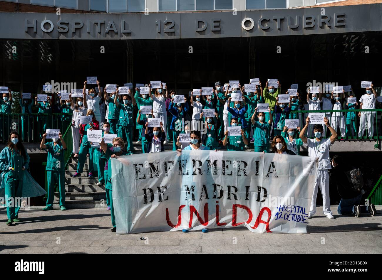 Madrid, Spain. 05th Oct, 2020. Nurses protesting in 12 de Octubre Hospital demanding better working conditions and protesting against the management of the coronavirus crisis in the public health system. They have announced a strike if their petitions are not heard. Credit: Marcos del Mazo/Alamy Live News Stock Photo