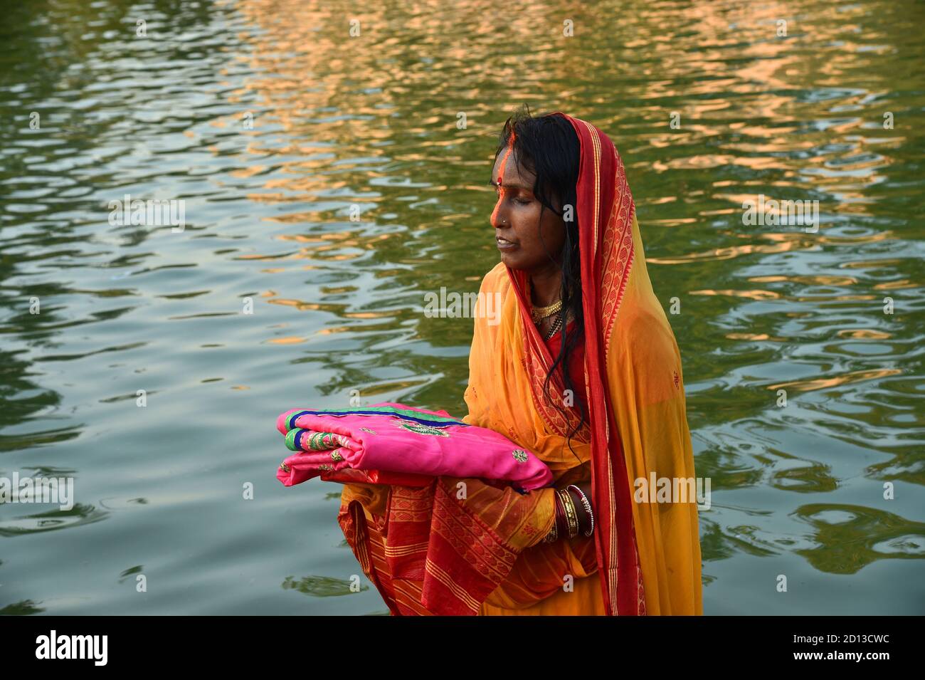 Indian lower middle class women performing chhath pooja at Delhi.Chhath is an ancient Hindu Vedic festival.Chhath Parva.is celebrated to honour sun. Stock Photo