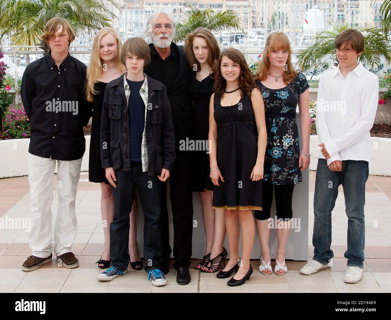Director Michael Haneke (C) poses with cast members (L to R) Michael Kranz, Victoria Dragus, Leonard Proxauf, Roxanne Duran, Janina Fautz, Leonie Benesch and Enno Trebbs during a photo call for the film 'Das weisse Band' in competition at the 62nd Cannes Film Festival, May 21, 2009. Twenty films compete for the prestigious Palme d'Or which will be awarded on May 24. REUTERS/Jean-Paul Pelissier (FRANCE ENTERTAINMENT) Stock Photo