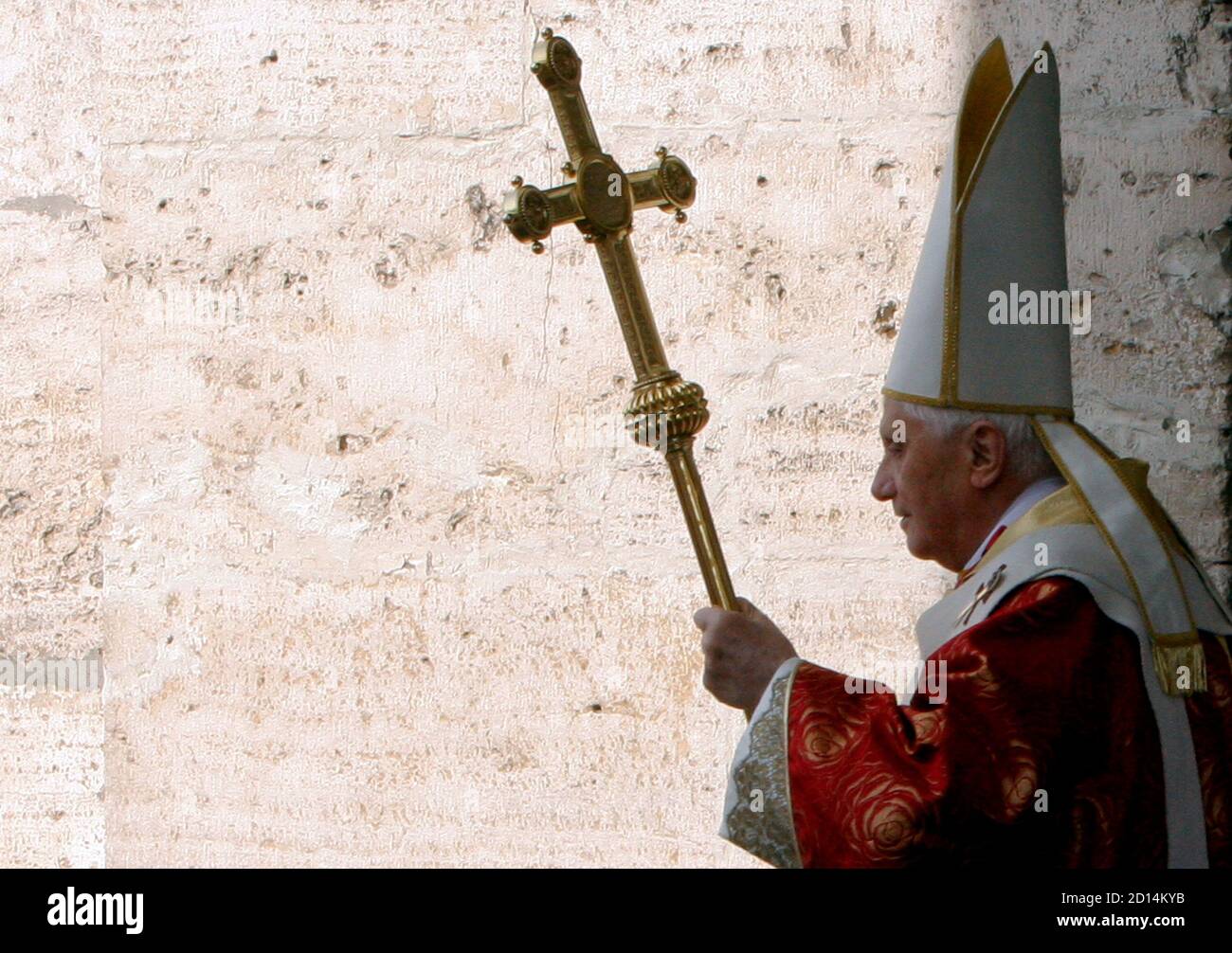 Pope Benedict XVI arrives to lead a mass to celebrate the third anniversary  of the death of Pope John Paul II in San Peter square at Vatican April 2,  2008. REUTERS/Alessandro Bianchi (
