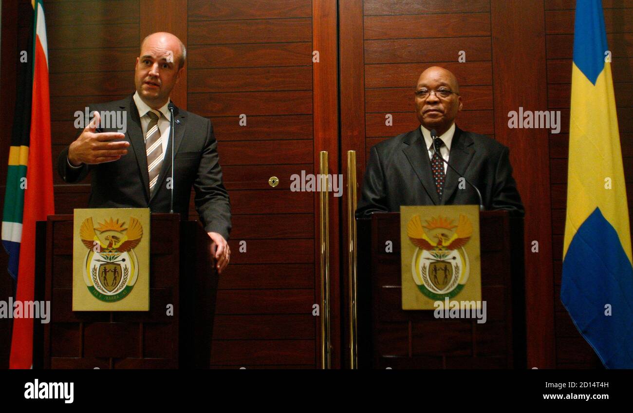 Swedish Prime Minister Fredrik Reinfeldt (L) and South African President Jacob Zuma address a news conference after their meeting in Cape Town, September 10, 2009. Reinfeldt is in Cape Town on a short visit and will attend the 2nd South Africa European Union Summit on Friday. REUTERS/Mike Hutchings (SOUTH AFRICA POLITICS) Stock Photo