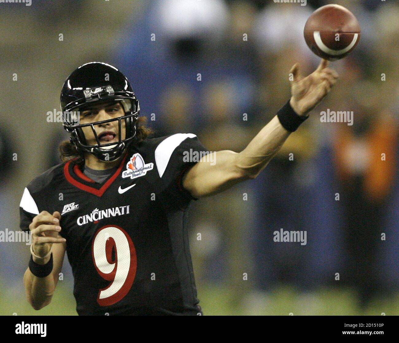 University of Cincinnati Bearcats quarterback Nick Davila throws a pass against the Western Michigan University Broncos during the first half of their inaugural NCAA International Bowl football game in Toronto January 6, 2007.    REUTERS/Mike Cassese   (CANADA) Stock Photo