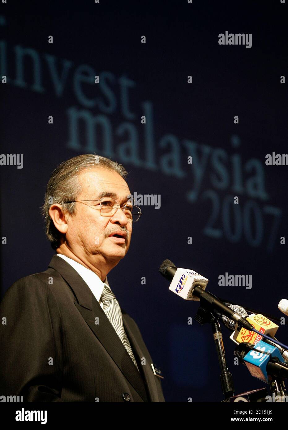 Malaysian Prime Minister Abdullah Ahmad Badawi delivers his keynote address during Invest Malaysia 2007 in Kuala Lumpur March 22, 2007. Malaysia will abolish capital gains tax on property next month, Abdullah said on Thursday, as part of a package to drum up foreign investments.    REUTERS/Zainal Abd Halim (MALAYSIA) Stock Photo
