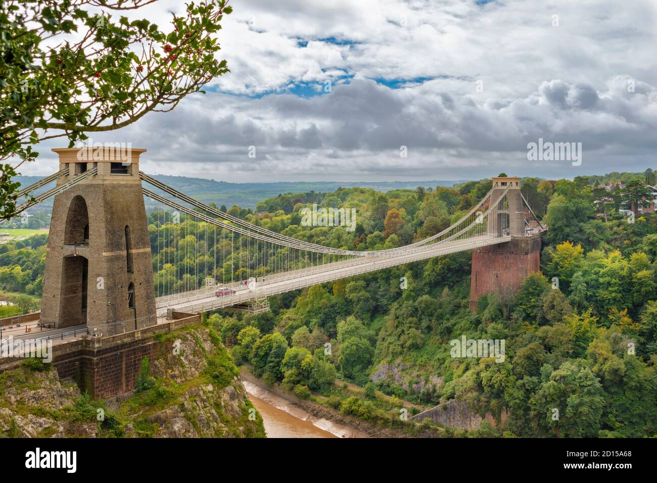 BRISTOL CITY CENTRE ENGLAND BRUNELS CLIFTON SUSPENSION BRIDGE OVER THE AVON GORGE AND RIVER AVON IN LATE SUMMER Stock Photo