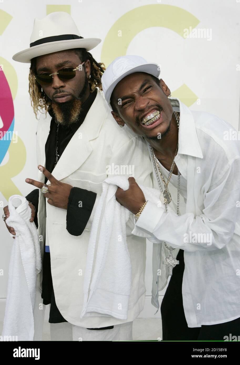 Members Of Ying Yang Twins Kaine R And D Roc Pose During Arrivals For The Mtv Video Music Awards In Miami August 28 2005 Reuters Mario Anzuoni Mr Ky Stock Photo Alamy