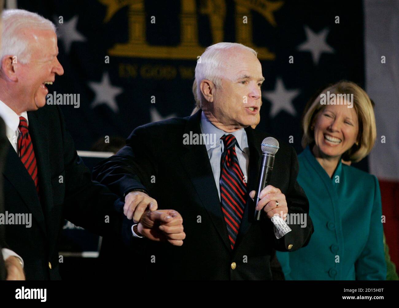US Republican presidential candidate and Senator John McCain (R-AZ) (C) grabs the arm of Georgia US Senator Saxby Chambliss during a rally at the Cobb Arts Centre in Marietta, Georgia February 2, 2008. Lady at right is Kitty Martinez, the wife of Florida US State Senator Mel Martinez.  REUTERS/Tami Chappell  (UNITED STATES)  US PRESIDENTIAL ELECTION CAMPAIGN 2008 (USA) Stock Photo