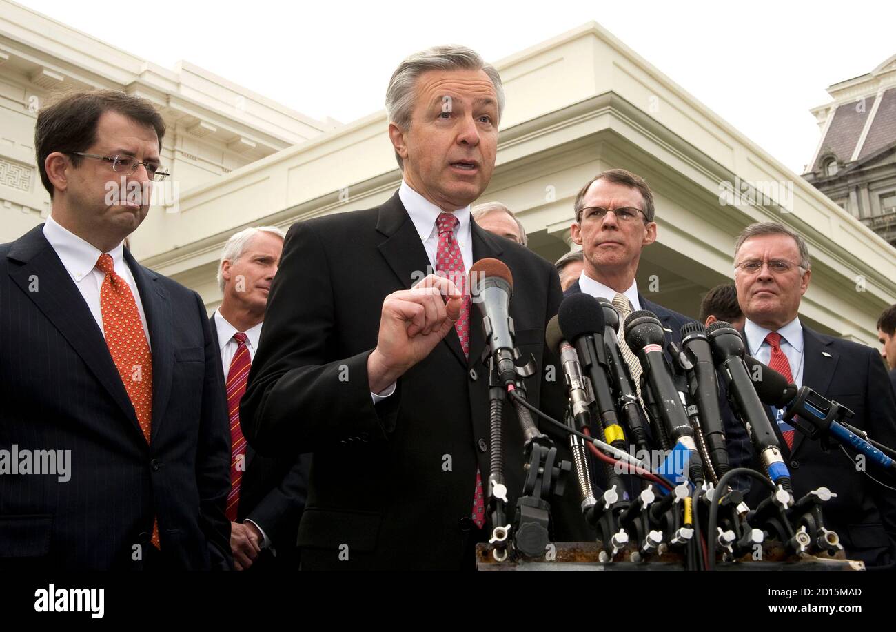 (L-R) Bank of New York's Chief Executive Robert Kelly, Wells Fargo's Chief Executive John Stumpf, US Bank Corp. Chief Executive Richard Davis, and Bank of America Corp. Chief Executive Kenneth Lewis speak to reporters at the White House after a meeting about the economy with U.S. President Barack Obama in the State Dining Room in Washington, March 27, 2009. Obama meets with top U.S. bankers on Friday to hash out plans to reform Wall Street, rid financial institutions of bad debts and jumpstart lending in an effort to pull the United States out of recession. REUTERS/Larry Downing (UNITED S Stock Photo
