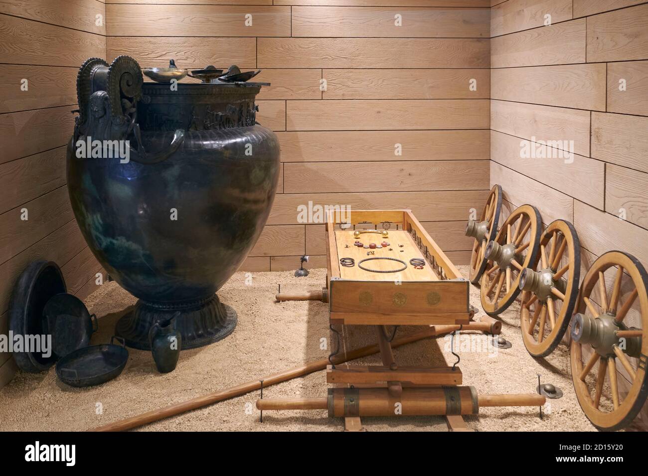 France Cote D Or Chatillon Sur Seine Museum Of The Pays De Chatillon Tresor De Vix Replica Of Vix S Vase And Chariot Wheels Stock Photo Alamy France Cote D Or Chatillon Sur Seine Museum Of The Pays De Chatillon Tresor De Vix Replica Of Vix S Vase And Chariot Wheels Stock Photo Alamy
