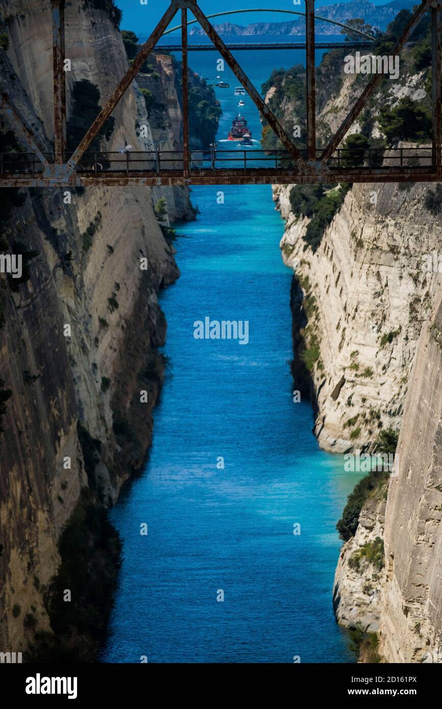 Greece, Peloponnese, Corinth canal, cutting the Isthmus of Corinth and ...