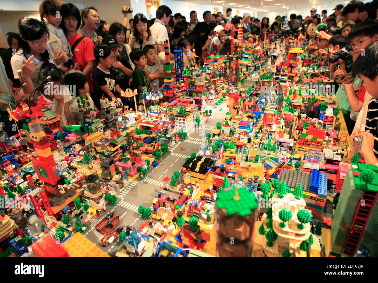 Participants look at Dream City which was built by about 100,000 pieces of  Lego blocks in Tokyo August 16, 2009. About 1,000 children and their  parents participated in the Japan's largest Lego