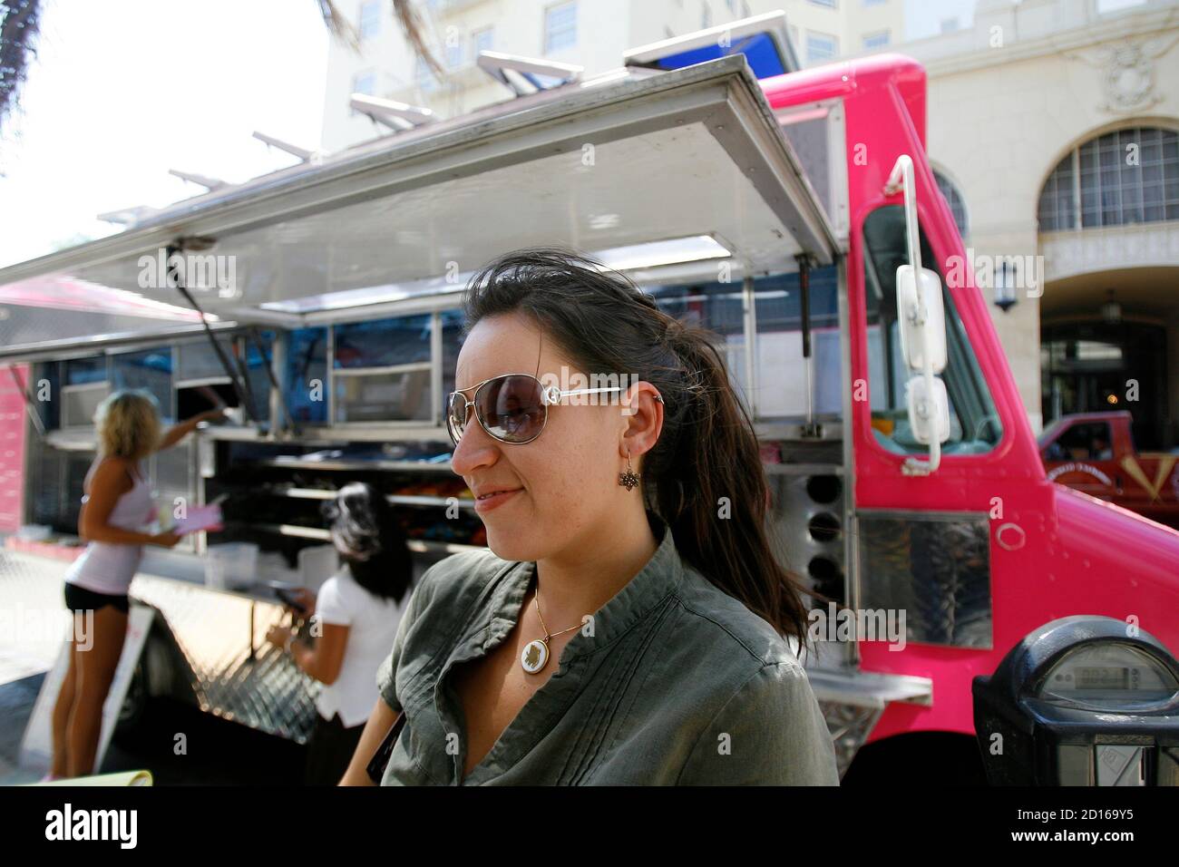 Food Trucks In Madrid High Resolution Stock Photography And Images Alamy