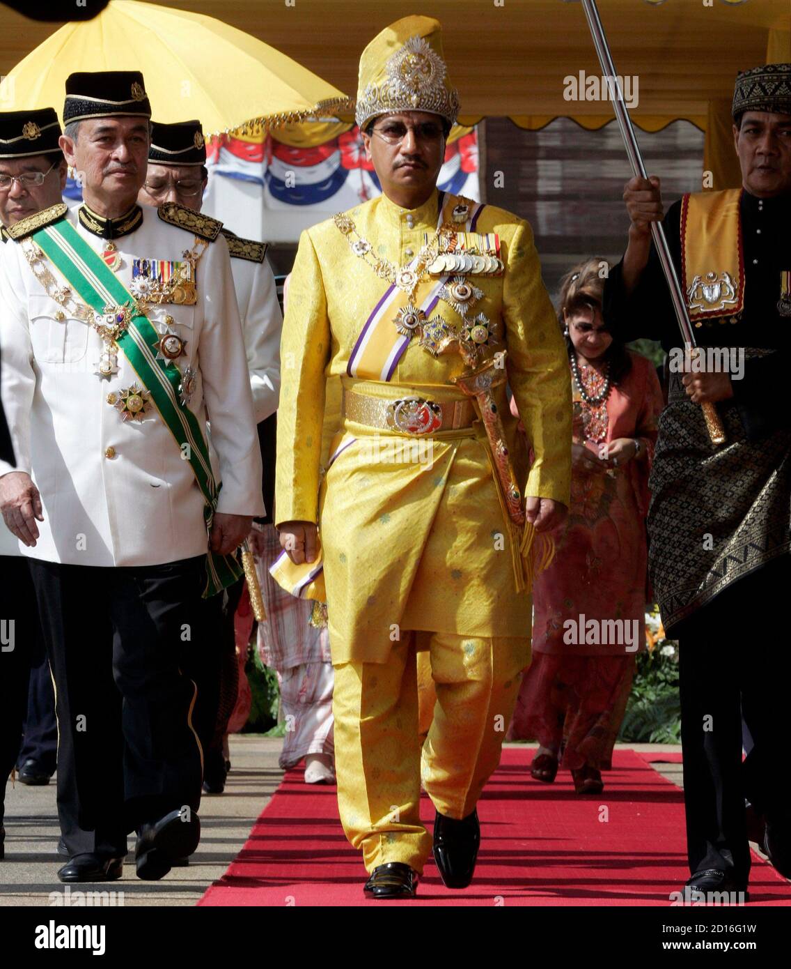 Malaysiau0027s new king, Mizan Zainal Abidin (C), and Malaysian Prime 