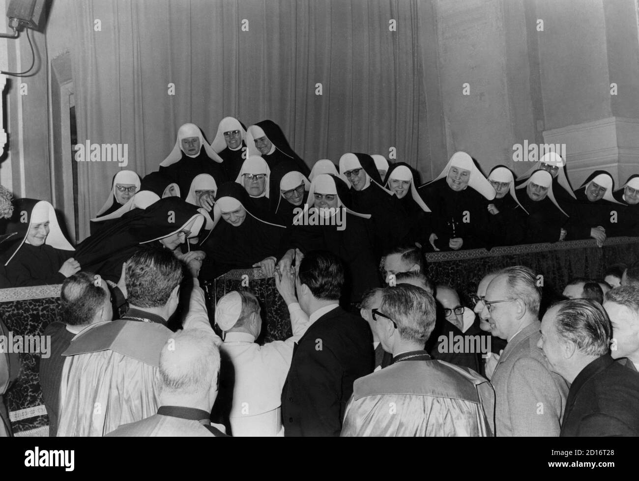 1960s nuns hi-res stock photography and images - Alamy