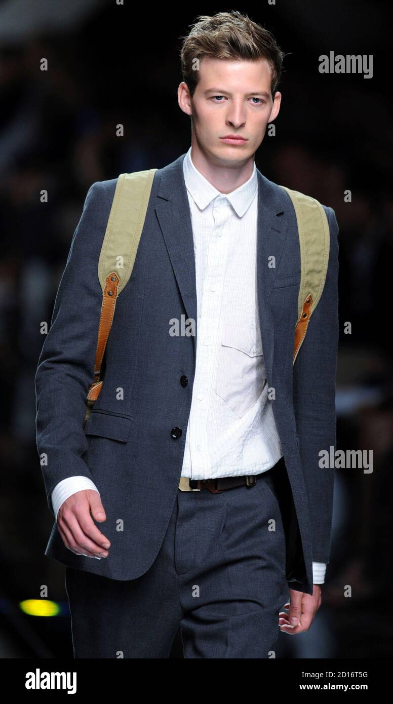 A model presents a creation as part of the Burberry Prorsum Spring/Summer  2010 men's collection during Milan Fashion Week June 20, 2009.  REUTERS/Paolo Bona (ITALY FASHION Stock Photo - Alamy