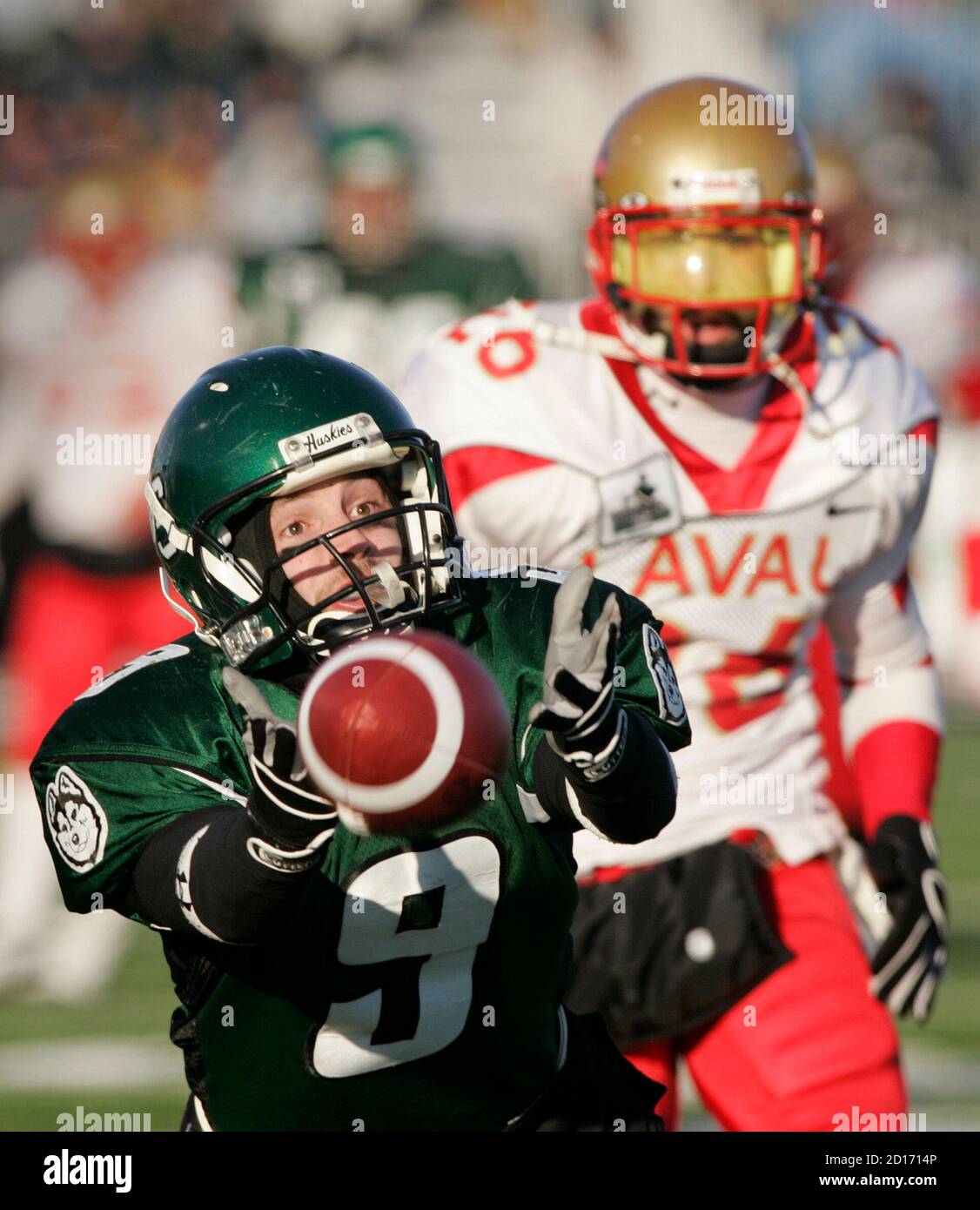 Vanier cup hires stock photography and images Alamy