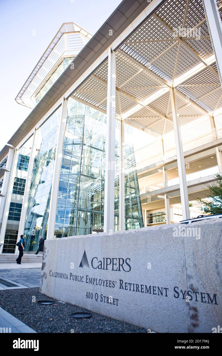 Calpers headquarters is seen in Sacramento, California, October 21, 2009. Calpers, the largest U.S. public pension fund, manages retirement benefits for more than 1.6 million people, with assets comparable in value to the entire GDP of Israel. The Calpers investment portfolio had a historic drop in value, going from a peak of $250 billion in the fall of 2007 to $167 billion in March 2009, a loss of about a third during that period. It is now around $200 billion. REUTERS/Max Whittaker (UNITED STATES BUSINESS) Stock Photo