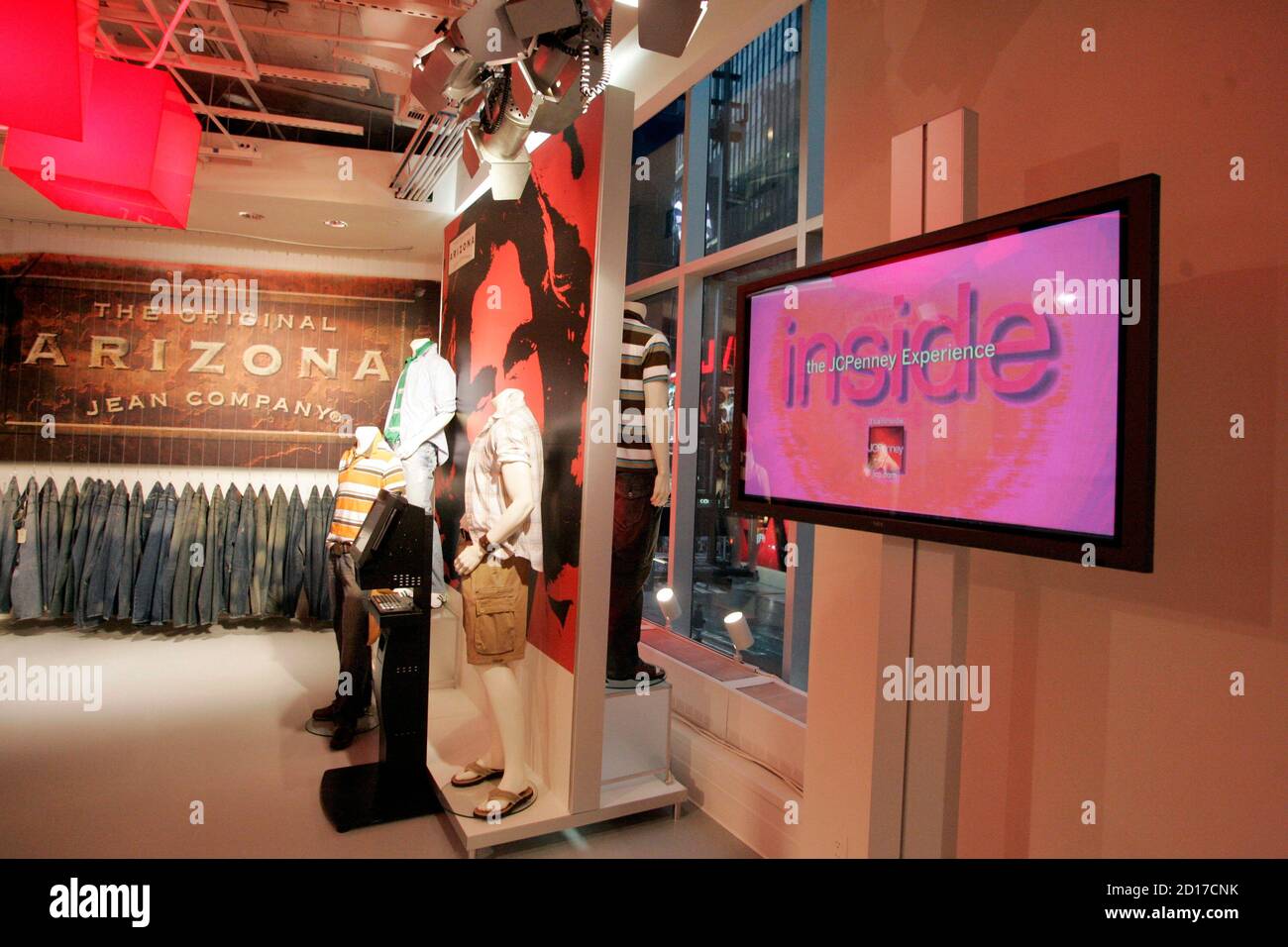 Interactive kiosks hires stock photography and images Alamy(00)