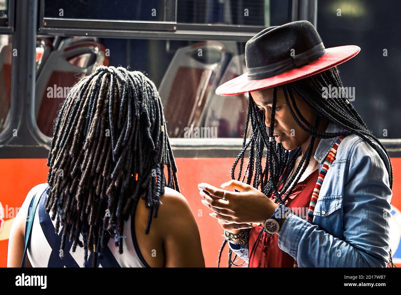 Cape Town, Sudafrica - 31 DECEMBER 2017: portrait of african girls using smart phone to communicate Stock Photo
