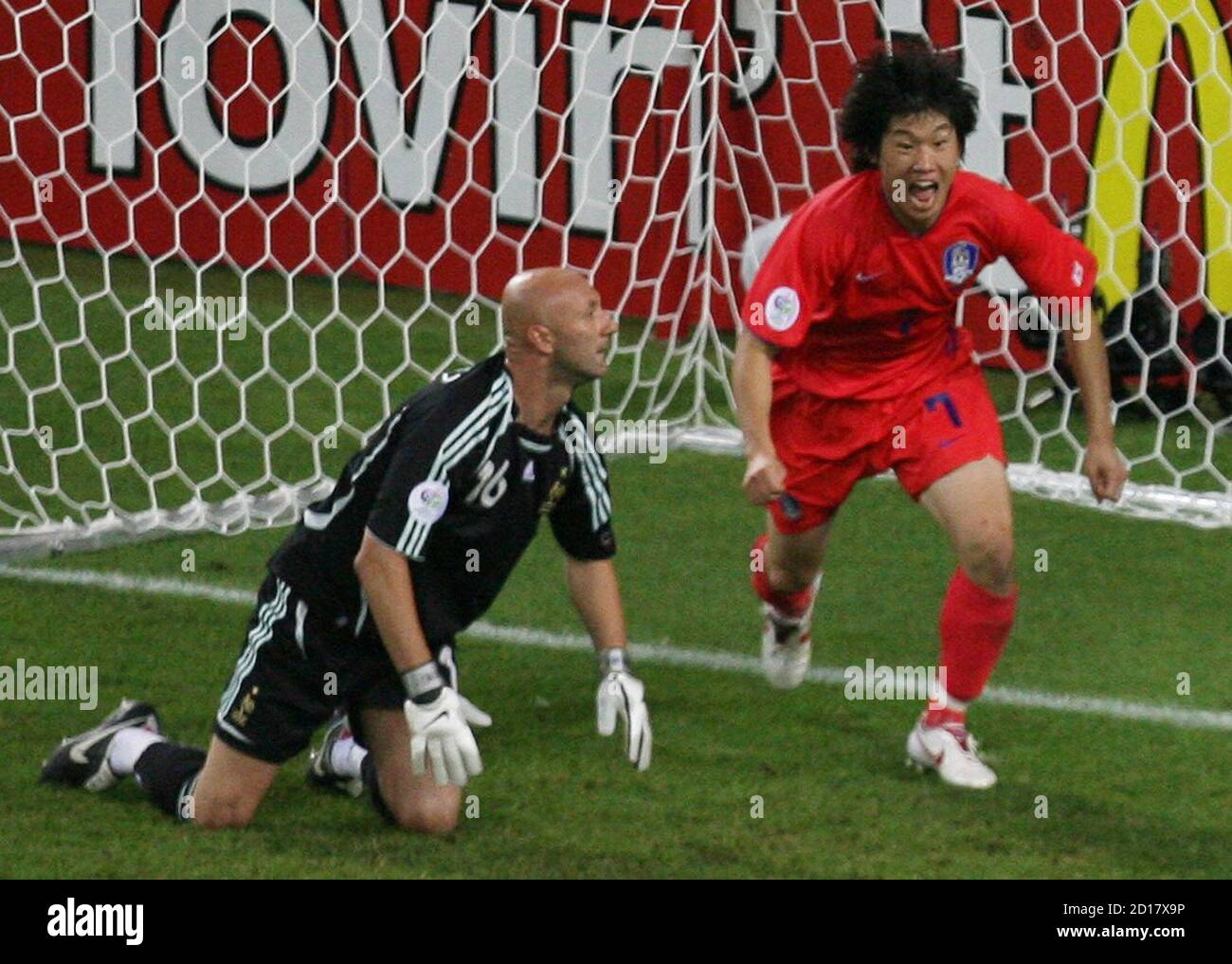 South Korea S Park Ji Sung R Celebrates His Goal Against France S Fabien Barthez During Their Group G World Cup 06 Soccer Match In Leipzig June 18 06 Fifa Restriction No Mobile Use