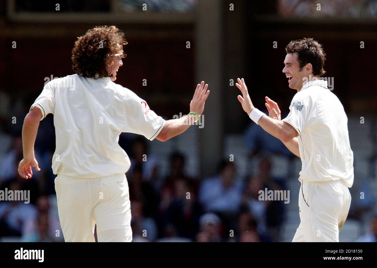 Ryan Sidebottom Celebrates Bowling Out High Resolution Stock Photography And Images Alamy