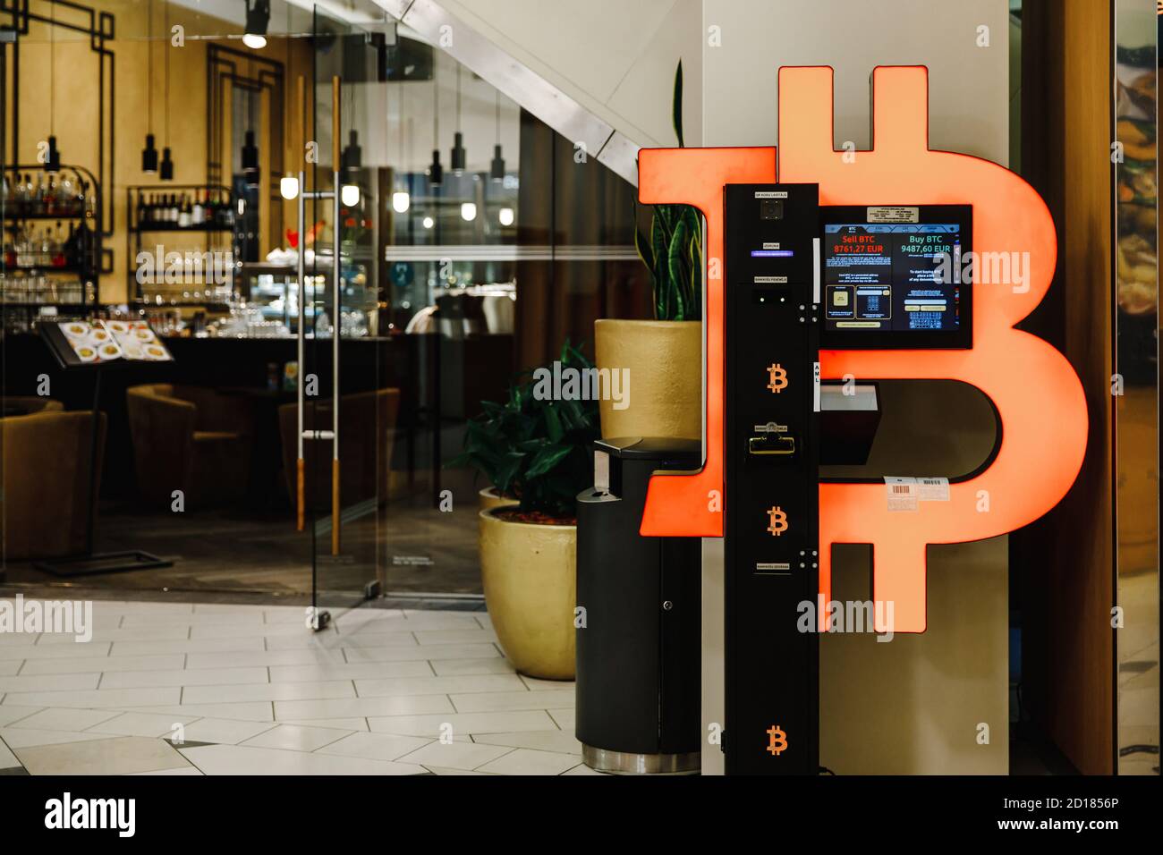 Bitcoin and qr code hi-res stock photography and images - Alamy