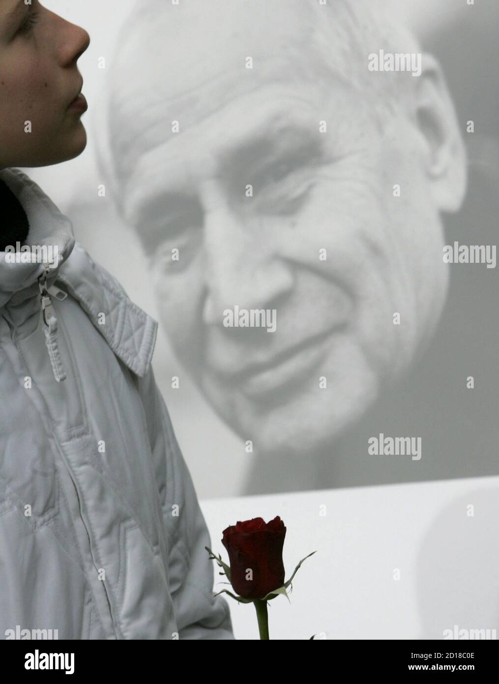 A women passes a photograph showing former spymaster Markus Wolf during a funeral service in Berlin November 25, 2006.  Wolf, who ran East Germany's foreign intelligence network for over 30 years, died on November 9, 2006 aged 83 in the German capital.      REUTERS/Tobias Schwarz     (GERMANY) Stock Photo