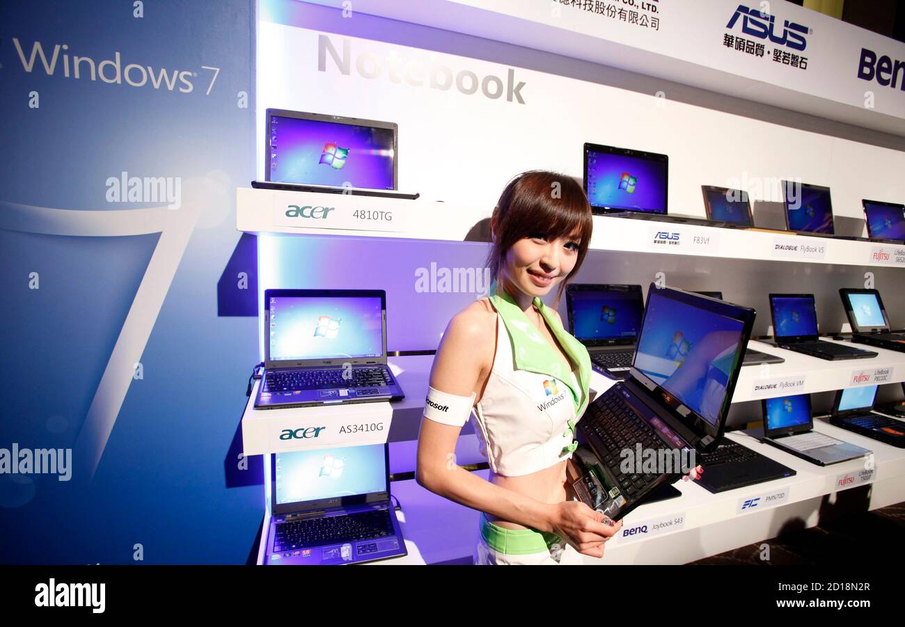 laptop with windows 7 os