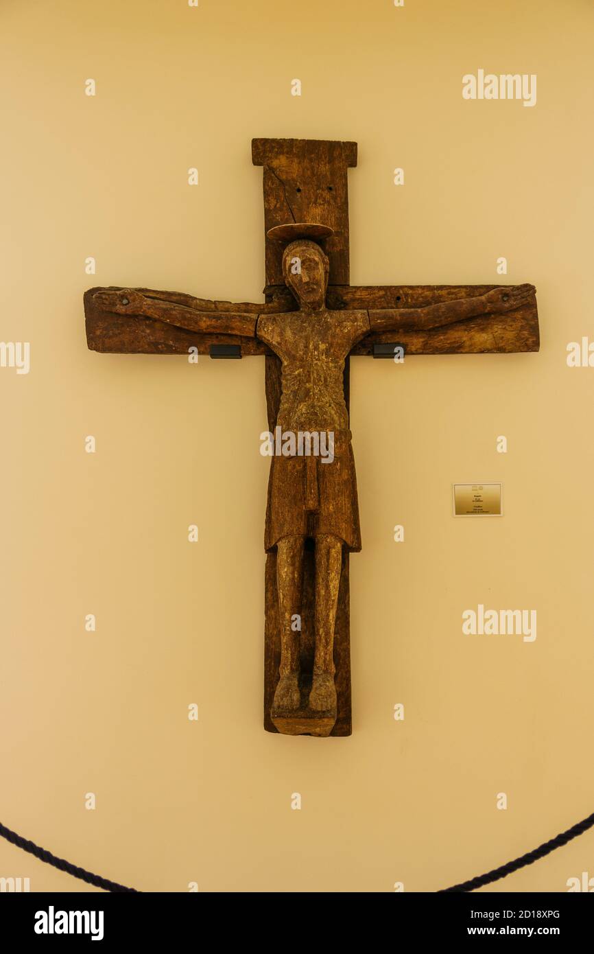 Cristo crucificado,original de Gallesano,  siglo XIII, museo de la basílica de Santa Eufrasia, Porec, - Parenzo-, peninsula de Istria, Croacia, europa Stock Photo