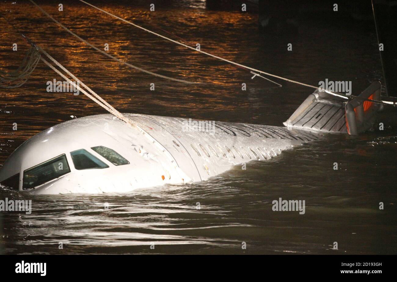 Bulkhead plane hires stock photography and images Alamy