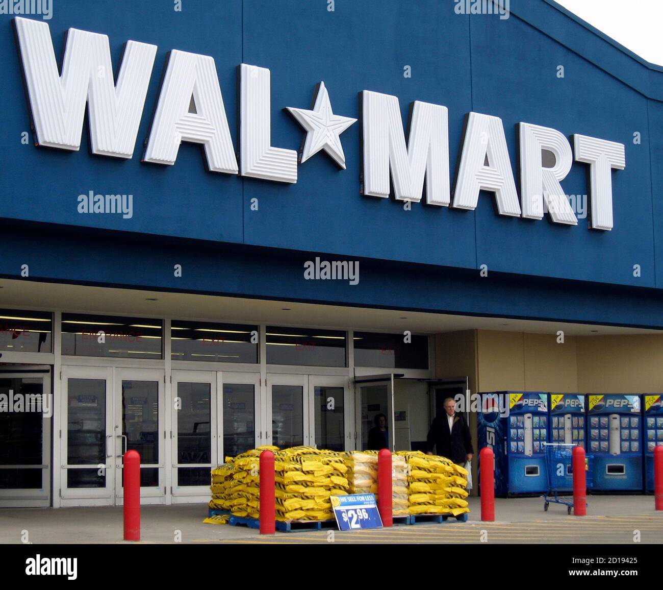 Wal mart stores logo hires stock photography and images Alamy
