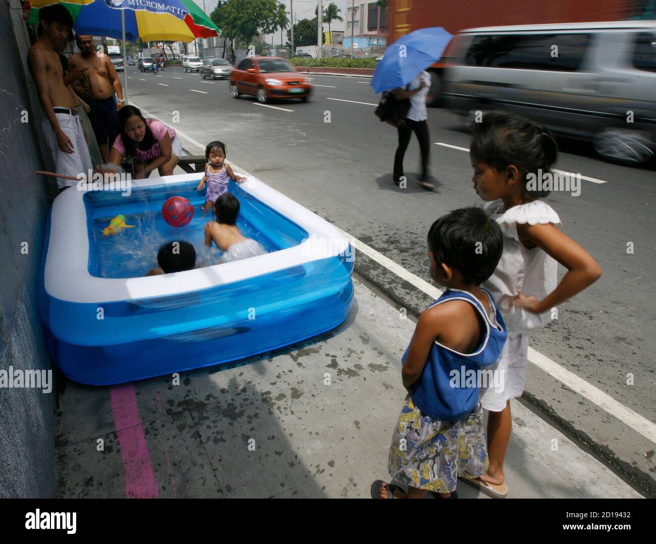 inflatable play pool