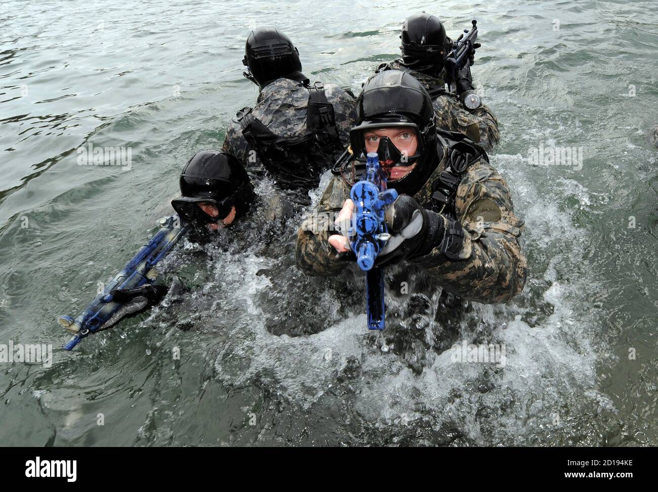 Members of Gruppo di Intervento Speciale (Special Intervention Group) force  unit of the Italian Carabinieri military police train during an anti-terror  drill near Livorno's harbour, central Italy, April 21 2009.  REUTERSAlessandro Bianchi (