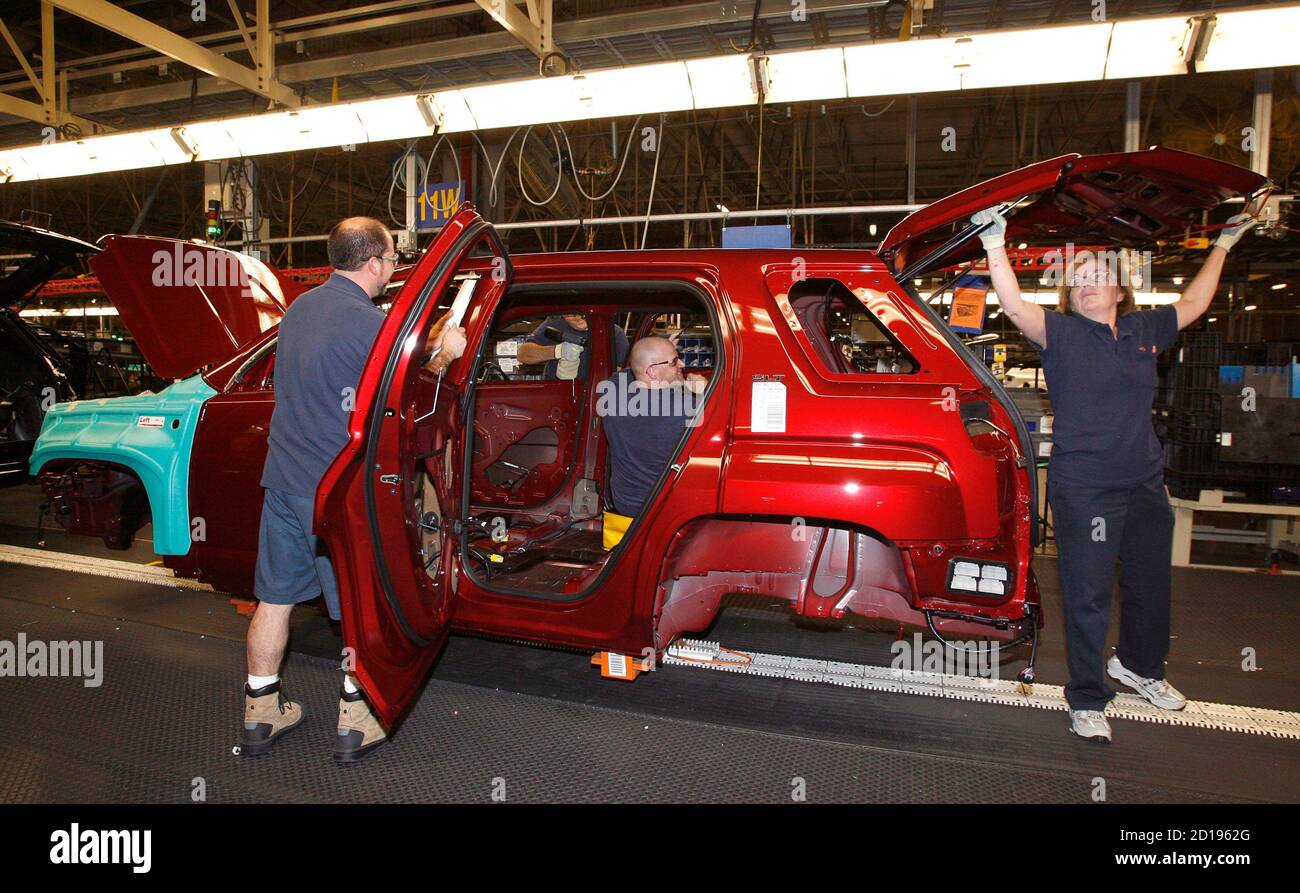 CAMI Automotive Inc. employees assemble a 2010 GMC Terrain after a C$90  million investment announcement was made in Ingersoll November 9, 2009.  General Motors Co said on Monday that it would invest